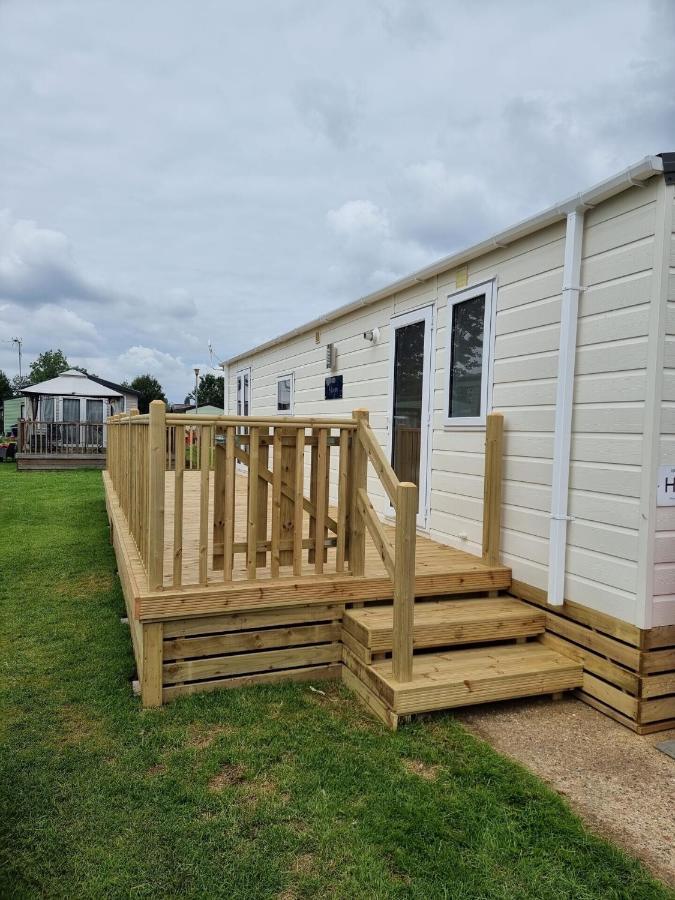 Impeccable 3 Bedroom Lodge Pet Friendly Northampton Exterior photo
