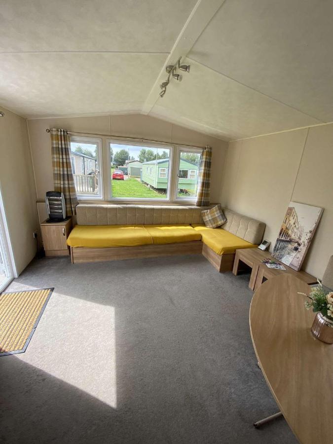 Impeccable 3 Bedroom Lodge Pet Friendly Northampton Exterior photo