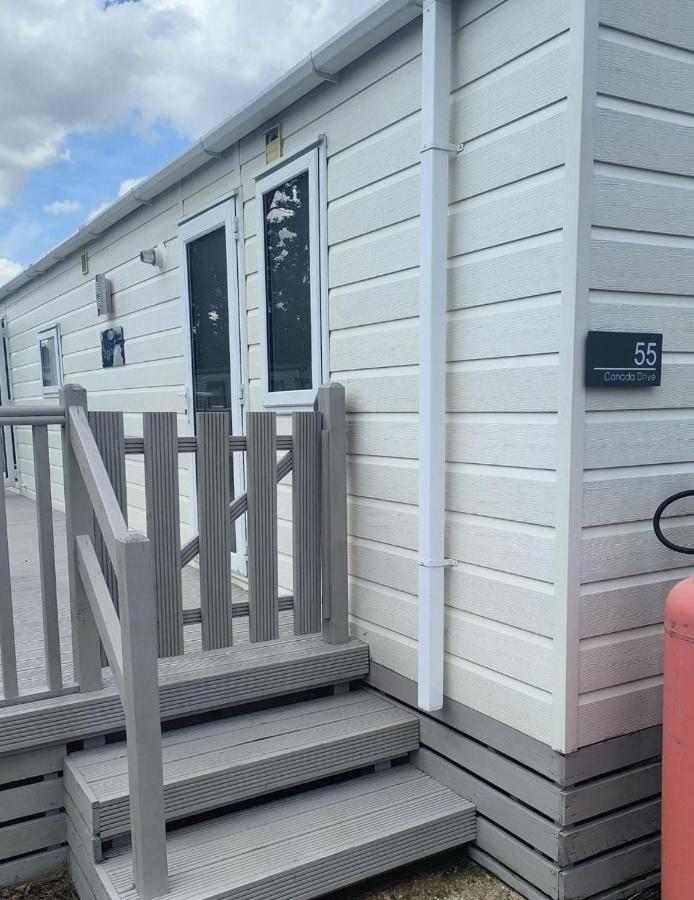 Impeccable 3 Bedroom Lodge Pet Friendly Northampton Exterior photo